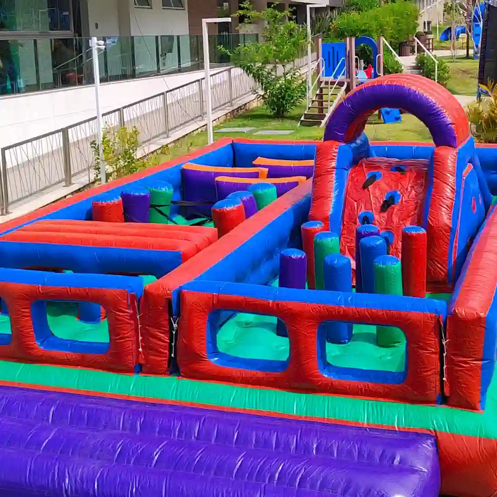 Corrida de obstáculos inflável para eventos em São José SC