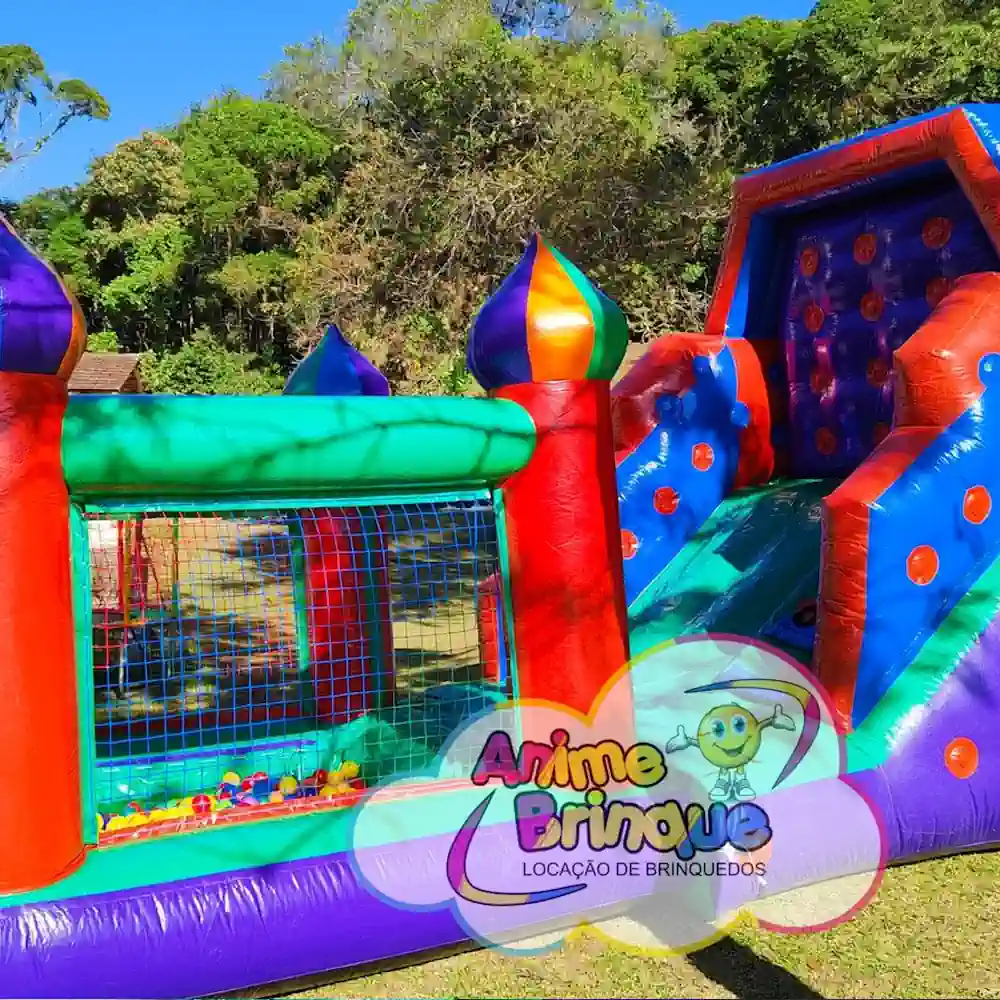 Tobogã Kids com piscina de bolinhas para festas em Florianópolis